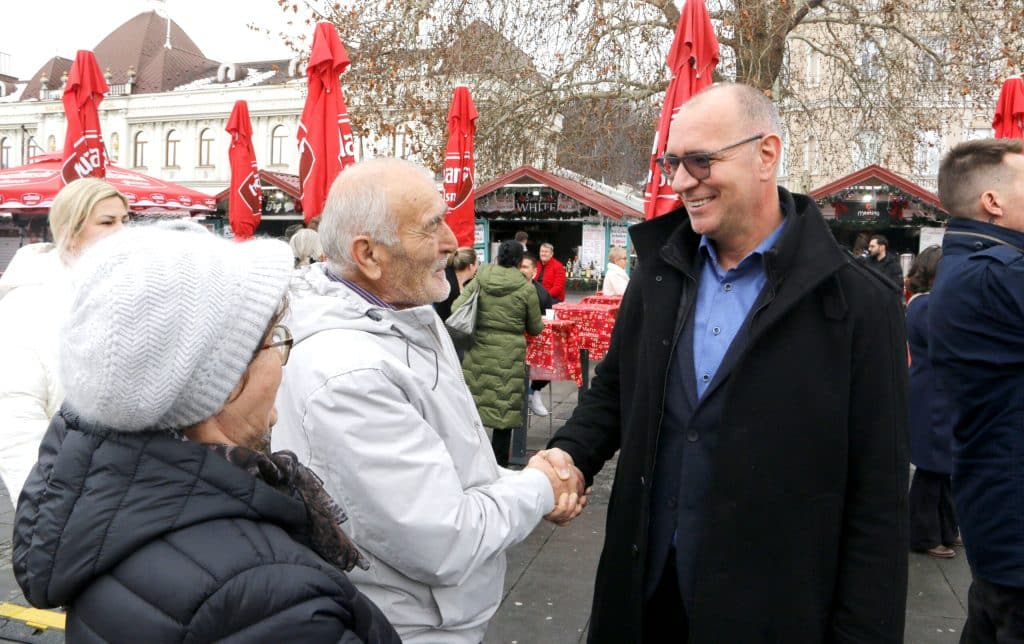 Na Trgu slobode svečano obilježen pravoslavni Božić(FOTO)