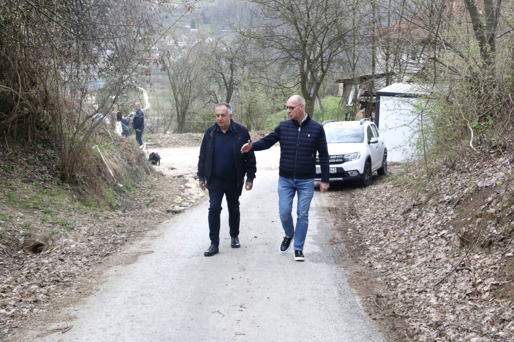 U tuzlanskom naselju Piskavica puštena u rad novoizgrađena vodovodna mreža U tuzlanskom naselju Piskavica puštena u rad novoizgrađena vodovodna mreža