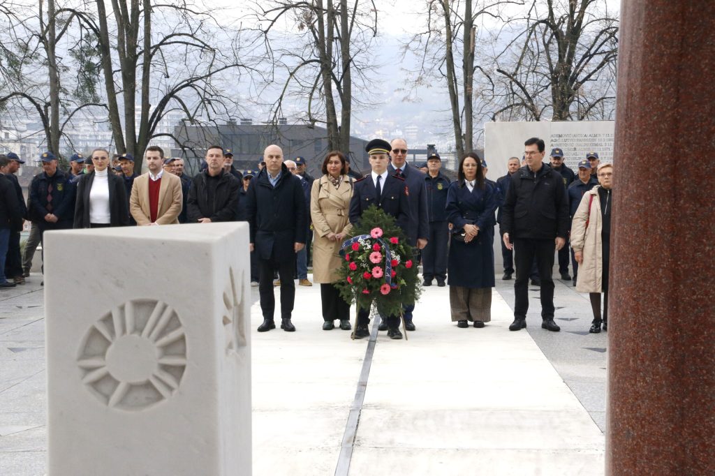 Tuzla obilježila 4. april – Dan kada je Tuzla stala u odbranu zajedničkog života (FOTO)