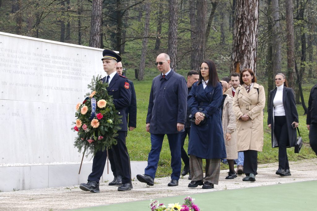 Tuzla obilježila 4. april – Dan kada je Tuzla stala u odbranu zajedničkog života (FOTO)
