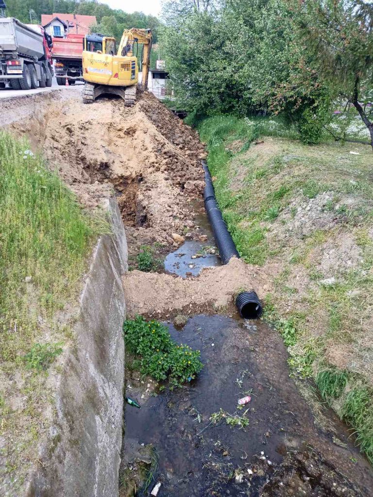 U toku interventni radovi na Moluškom potoku (FOTO)