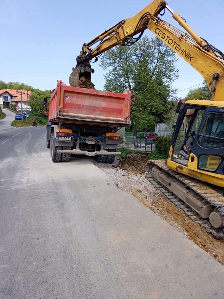 U toku interventni radovi na Moluškom potoku (FOTO)