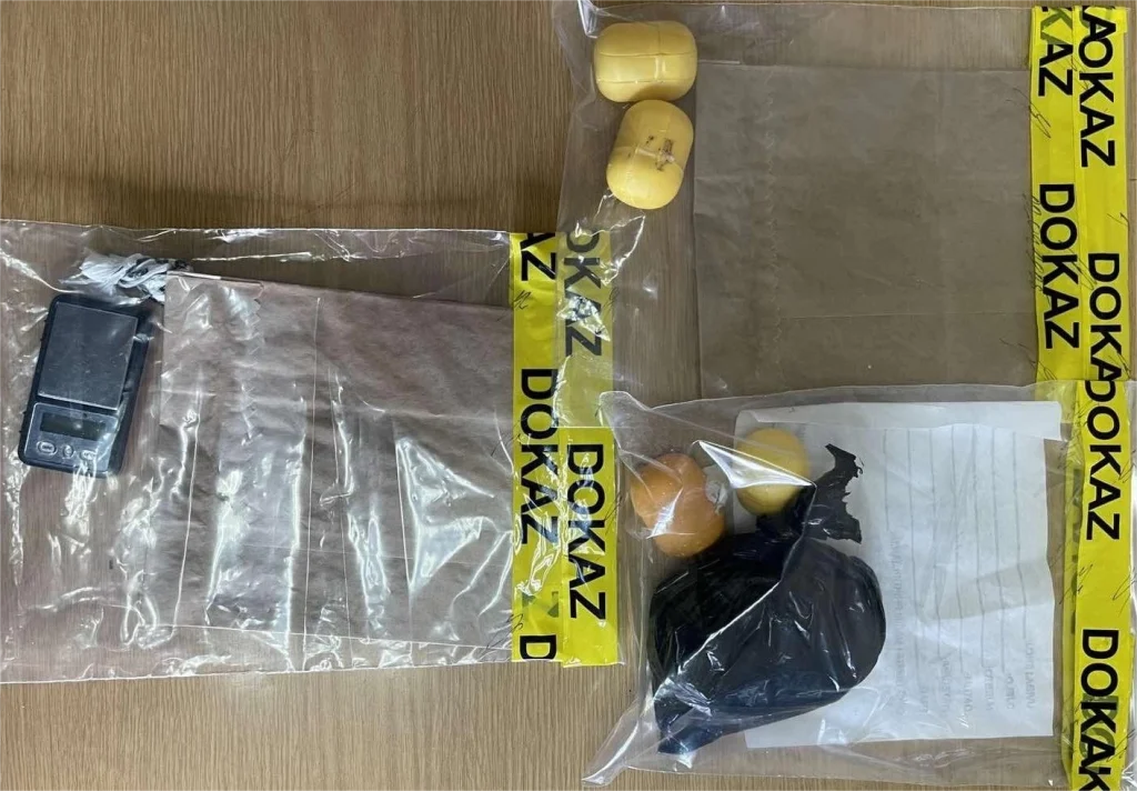 U akciji MUP-a TK zaplijenjene opojne droge, uhapšene četiri osobe (FOTO) U akciji MUP-a TK zaplijenjene opojne droge, uhapšene četiri osobe (FOTO)