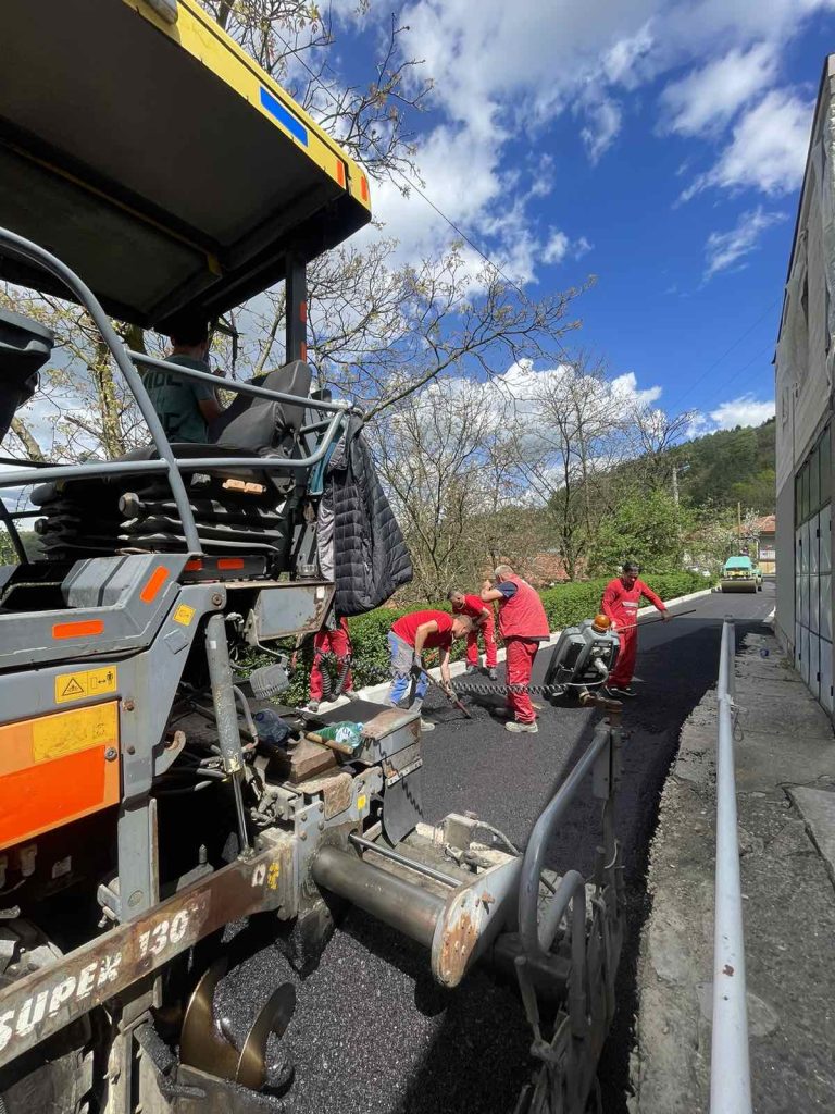 U toku završni radovi na sanaciji kolovoza u tuzlanskoj ulici Slavka Mičića