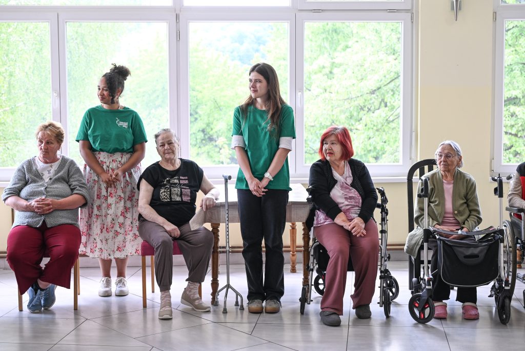 Učenici Savremeno – umjetničke škole pokrenuli programe za osobe treće životne dobi (FOTO) Učenici Savremeno – umjetničke škole pokrenuli programe za osobe treće životne dobi (FOTO)