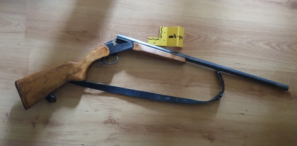 (FOTO) Policija TK izvršila pretrese na više lokacija: pronađeno oružje i droga (FOTO) Policija TK izvršila pretrese na više lokacija: pronađeno oružje i droga