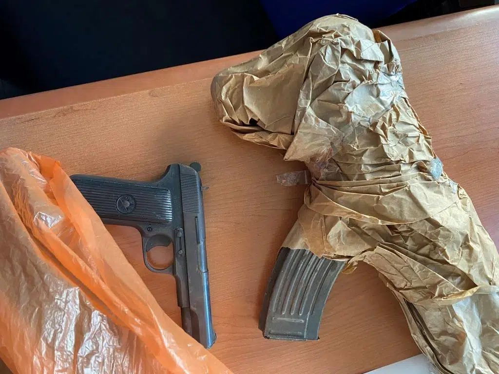 (FOTO) Policija TK izvršila pretrese na više lokacija: pronađeno oružje i droga (FOTO) Policija TK izvršila pretrese na više lokacija: pronađeno oružje i droga