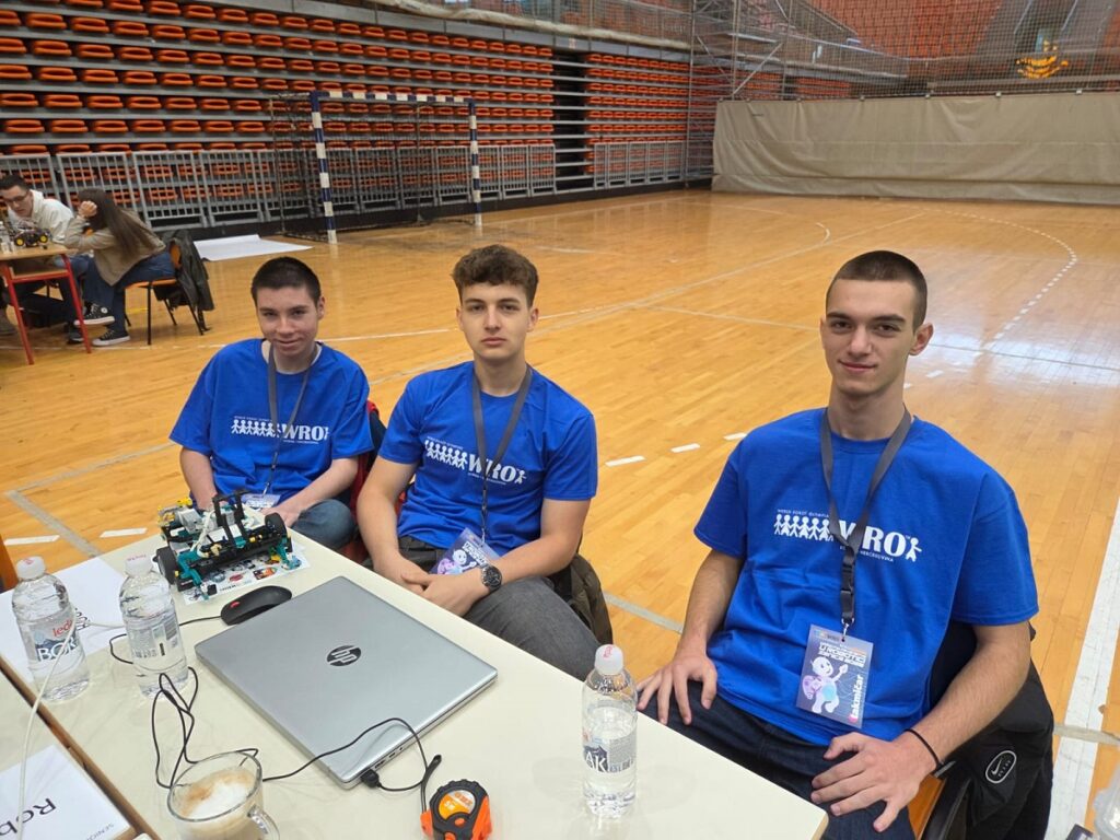 Tuzlaci osvojili tri medalje na državnom takmičenju u robotici Tuzlaci osvojili tri medalje na državnom takmičenju u robotici