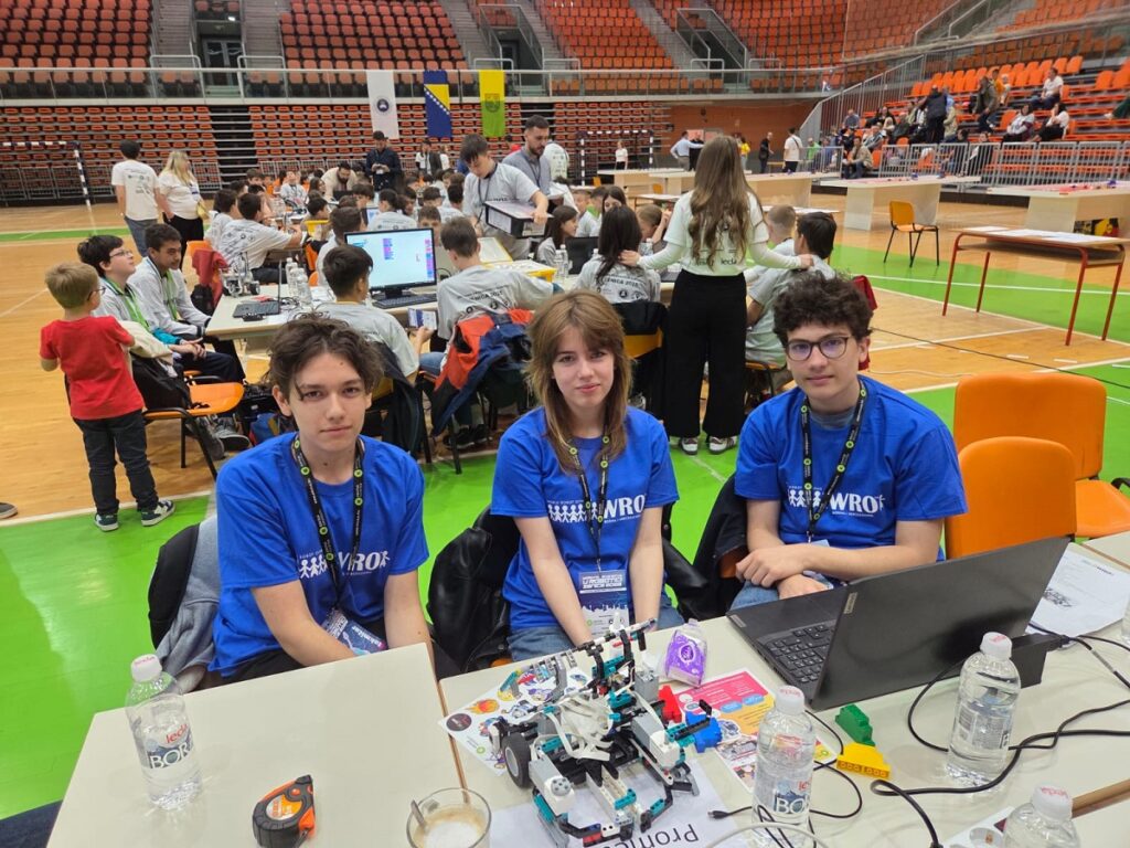 Tuzlaci osvojili tri medalje na državnom takmičenju u robotici Tuzlaci osvojili tri medalje na državnom takmičenju u robotici