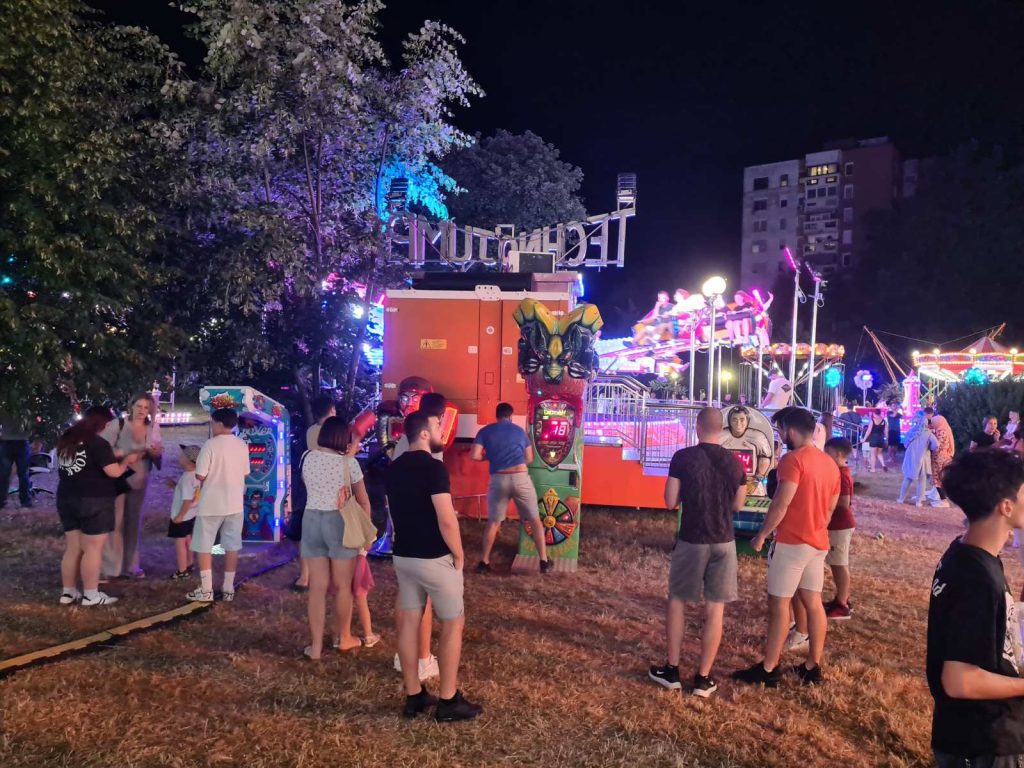 Vikend u Tuzli? Ne propustite zabavu u Luna parku kod BKC-a (FOTO) Vikend u Tuzli? Ne propustite zabavu u Luna parku kod BKC-a (FOTO)